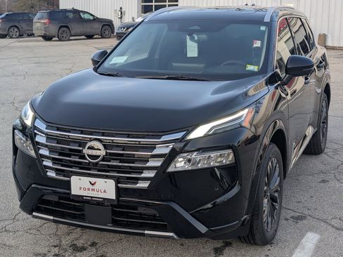 New 2026 Nissan Rogue Platinum image 2