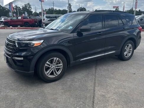 Used 2022 Ford Explorer XLT w/ Equipment Group 202A RWD image 6