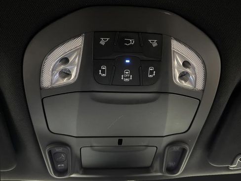 Certified 2025 Chrysler Pacifica Limited image 26