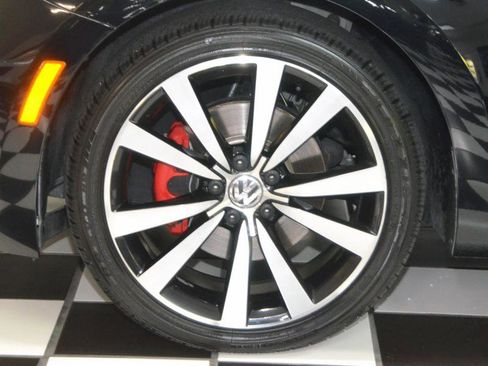 Used 2014 Volkswagen Beetle R-Line FWD image 13