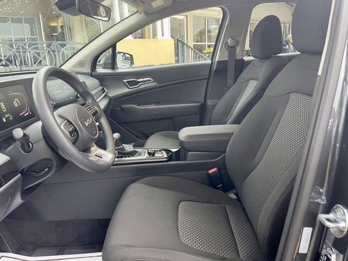 Used 2025 Kia Sportage LX image 11