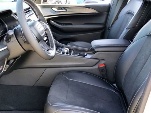 New 2025 Jeep Grand Cherokee Altitude RWD image 9