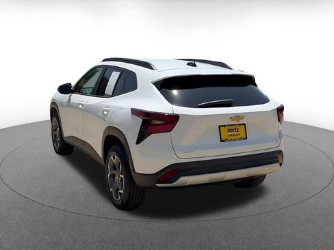 Used 2025 Chevrolet Trax LT FWD image 11