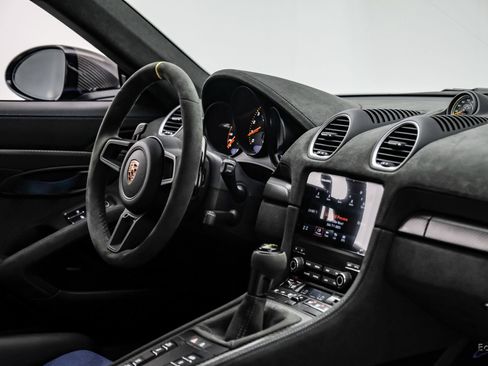 Used 2025 Porsche 718 Cayman GT4 RS RWD image 60