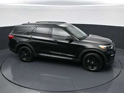 Used 2023 Ford Explorer XLT w/ Equipment Group 202A AWD/4WD image 38