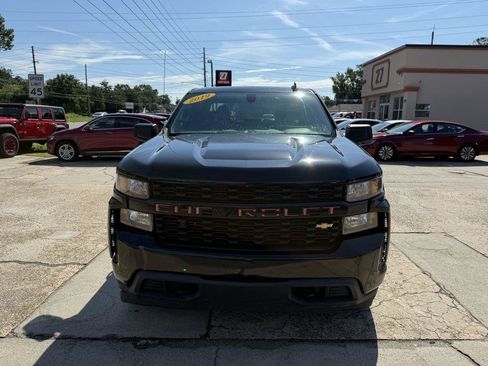 Used 2019 Chevrolet Silverado 1500 Custom w/ Custom Value Package RWD image 2