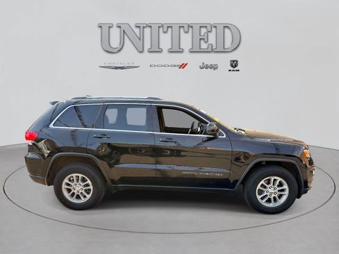 Used 2019 Jeep Grand Cherokee Laredo AWD/4WD image 2