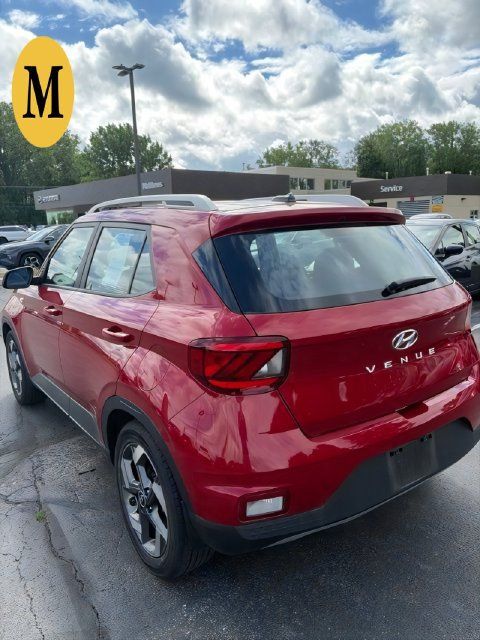 Used 2023 Hyundai Venue SEL FWD image 11