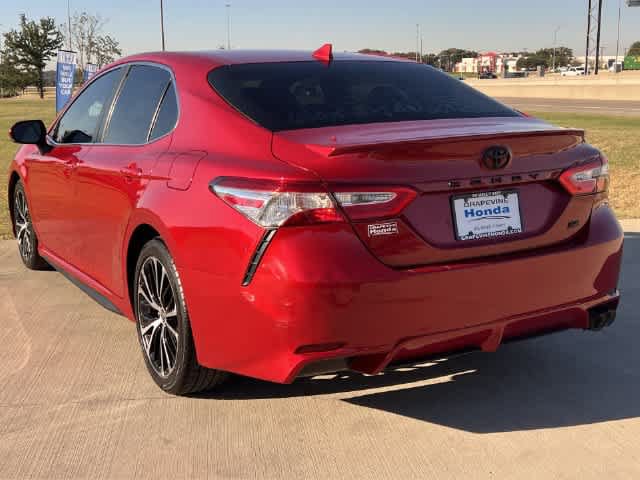 Used 2020 Toyota Camry SE w/ Convenience Package FWD image 5