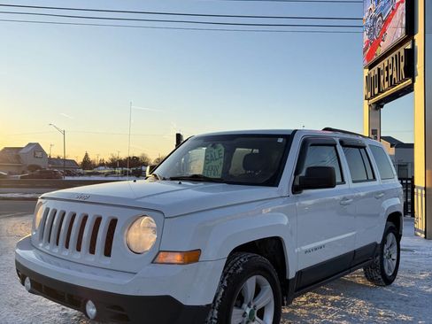 Used 2014 Jeep Patriot Latitude w/ Sun/Sound Group image 3