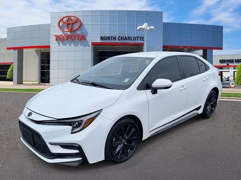 Used 2024 Toyota Corolla SE image 6