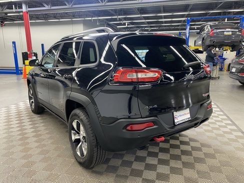 Used 2018 Jeep Cherokee Trailhawk w/ Cold Weather Group image 7