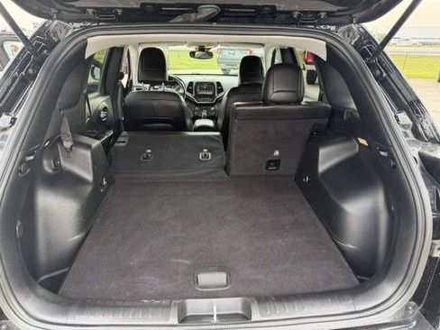 Used 2021 Jeep Cherokee Latitude Plus AWD/4WD image 30
