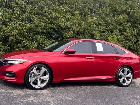 Used 2018 Honda Accord Touring image 3
