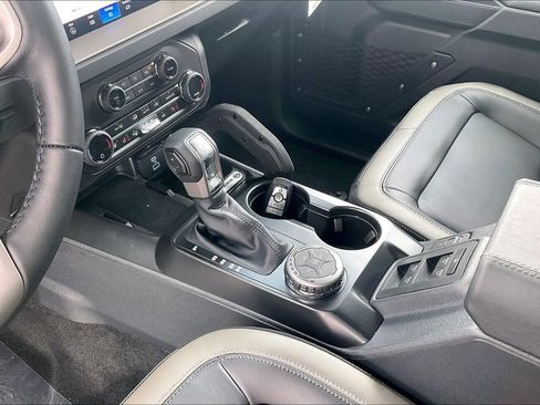 New 2025 Ford Bronco Outer Banks w/ Sasquatch Package image 8