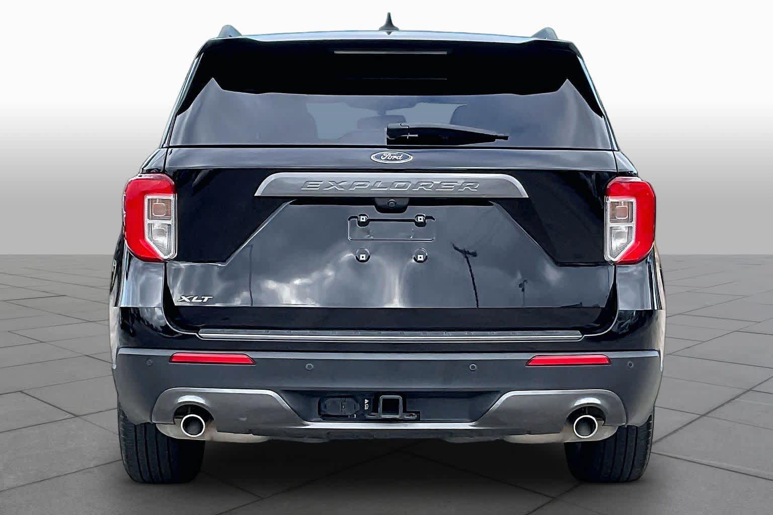 Used 2023 Ford Explorer XLT w/ Equipment Group 202A RWD image 5