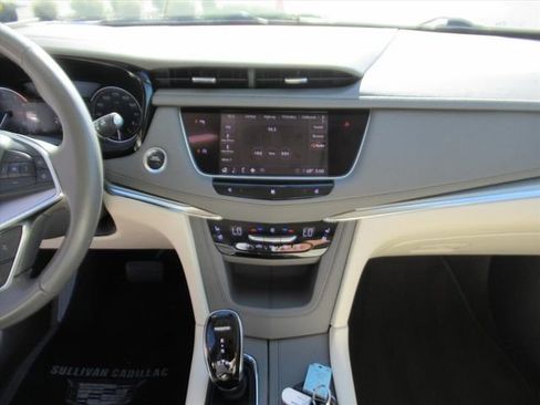 Used 2020 Cadillac XT5 Premium Luxury image 19