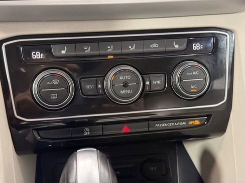 Used 2022 Volkswagen Atlas SEL R-Line AWD/4WD image 19