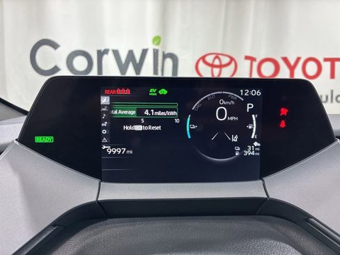 Used 2025 Toyota Prius Plug-In Hybrid FWD image 28