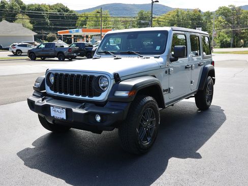 Used 2024 Jeep Wrangler Sport S image 13