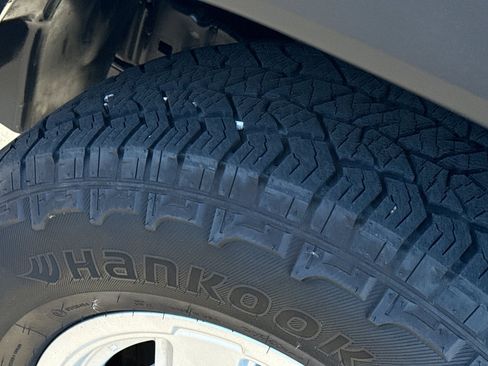 Certified 2024 Nissan Frontier SV w/ Hardbody Edition image 10