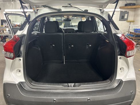 Used 2020 Nissan Kicks S image 25