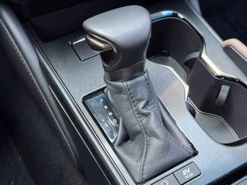 Used 2025 Lexus ES 300h w/ Premium Package FWD image 35