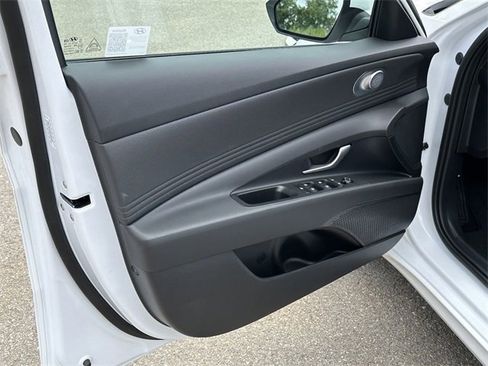 Used 2024 Hyundai Elantra SEL w/ Convenience Package image 12