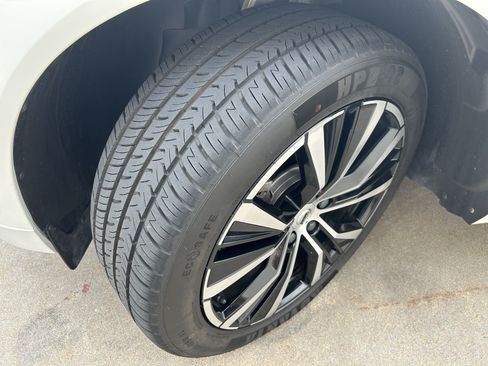 Used 2023 Volvo XC60 B5 Plus w/ Climate Package AWD/4WD image 10