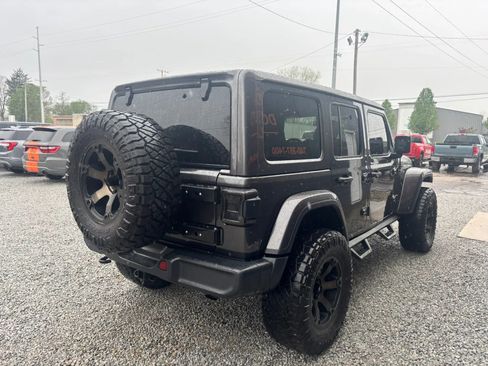 Used 2019 Jeep Wrangler Unlimited Sahara AWD/4WD image 6