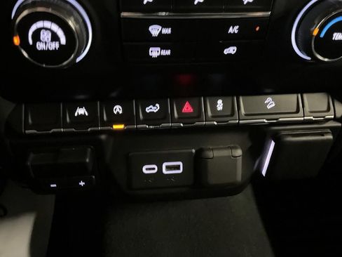 Used 2023 Chevrolet Silverado 1500 Custom Trail Boss image 21