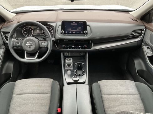 Used 2022 Nissan Rogue SV image 16