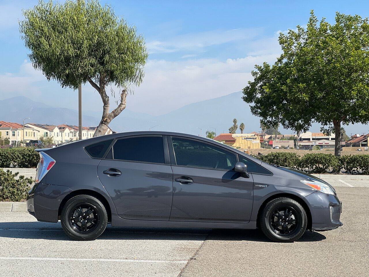 Used 2015 Toyota Prius Two FWD image 2