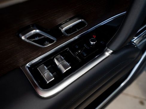 Used 2023 Land Rover Range Rover Long Wheelbase Autobiography image 33