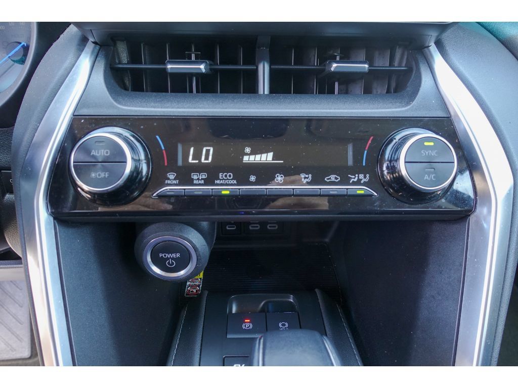 Certified 2023 Toyota Venza LE AWD/4WD image 16