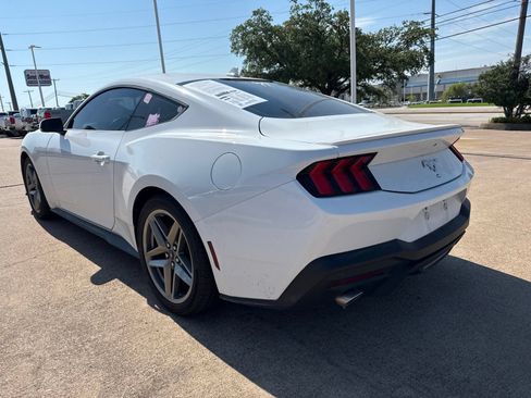 Used 2025 Ford Mustang Premium RWD image 5