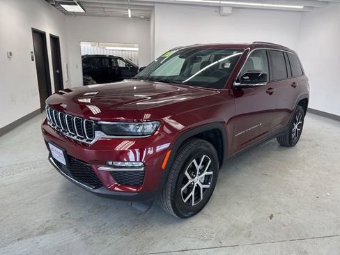 Used 2023 Jeep Grand Cherokee Limited AWD/4WD image 4