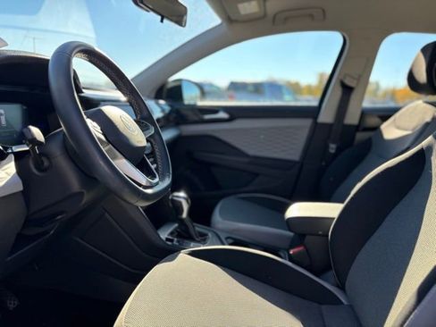 Used 2022 Volkswagen Taos S image 11