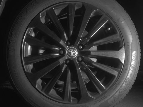 Used 2024 Toyota Highlander XSE image 12