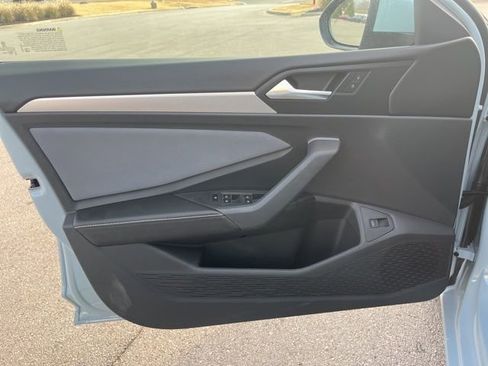 New 2026 Volkswagen Jetta SE FWD image 6