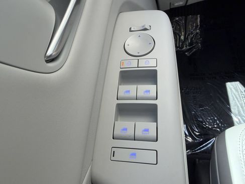 Used 2024 Hyundai Kona Limited FWD image 28