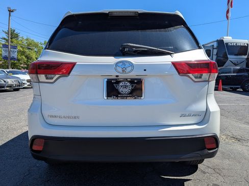 Used 2018 Toyota Highlander XLE image 9