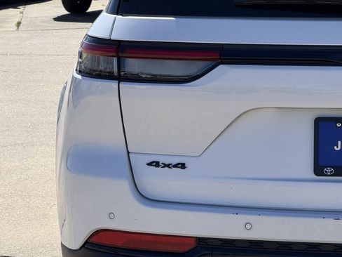 Used 2025 Jeep Grand Cherokee Altitude image 10