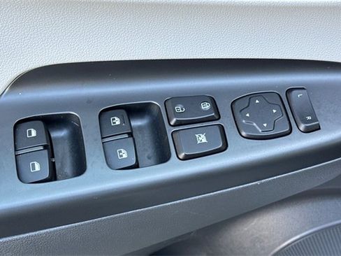 Used 2023 Hyundai Kona SE image 12