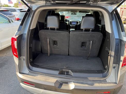 Used 2020 GMC Acadia SLE FWD image 18