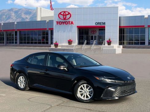 Used 2025 Toyota Camry LE image 1