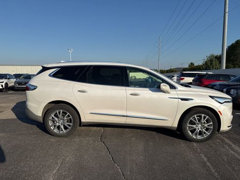 Used 2022 Buick Enclave Premium w/ Experience Buick Package image 7