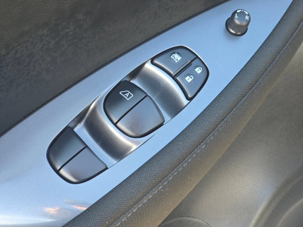 Used 2025 Nissan Leaf S FWD image 20