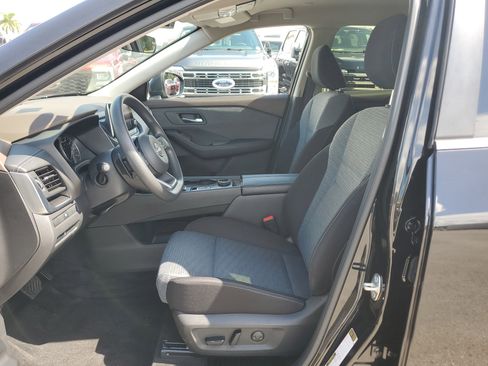 Used 2023 Nissan Rogue SV image 11