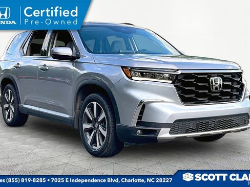 Certified 2025 Honda Pilot Touring image 1